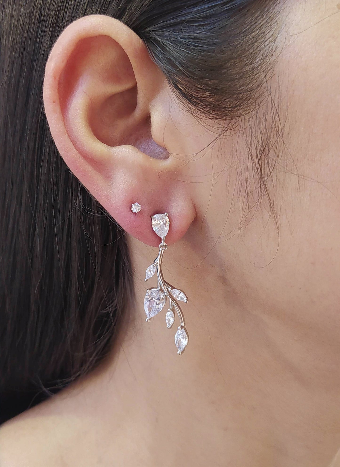 Brinco folhas de zircônia 1D57002