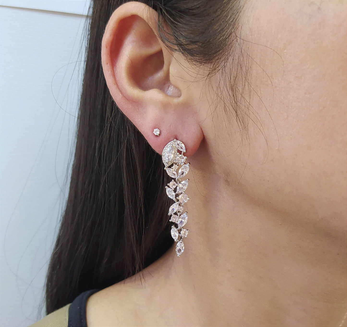 Brinco folhas de zircônia 1D6551D