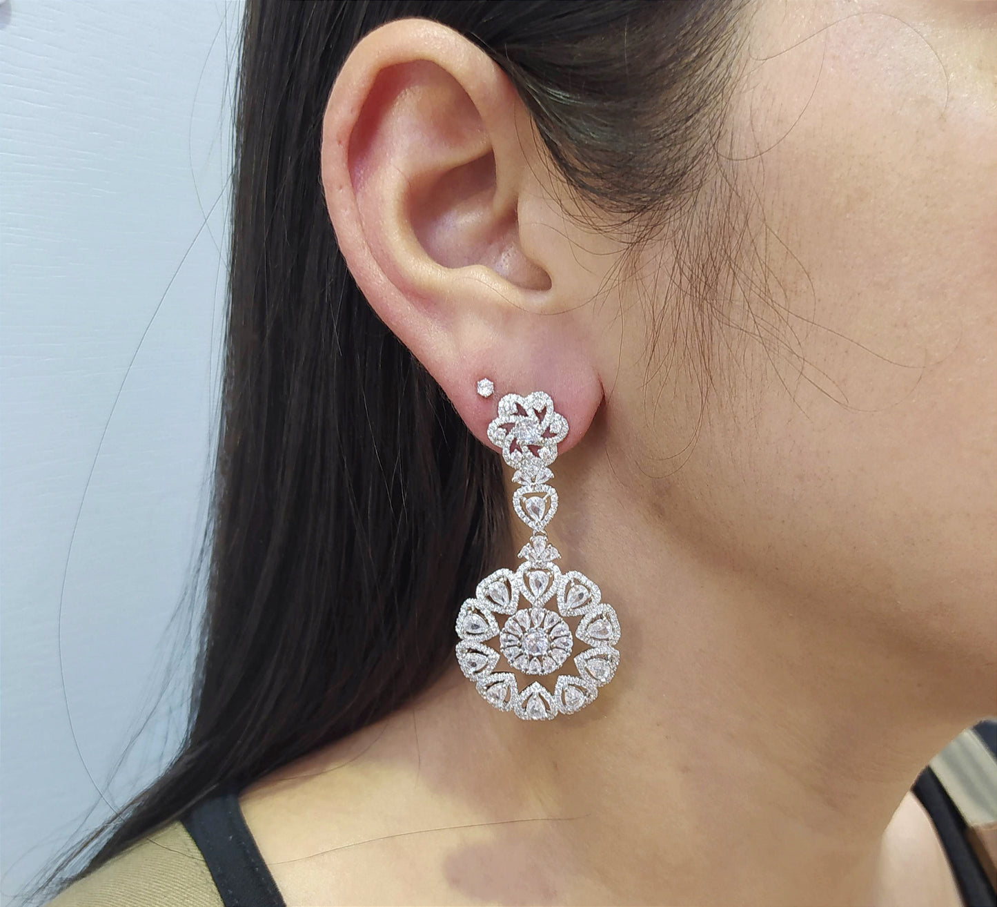 Brinco de zircônia 1D57031