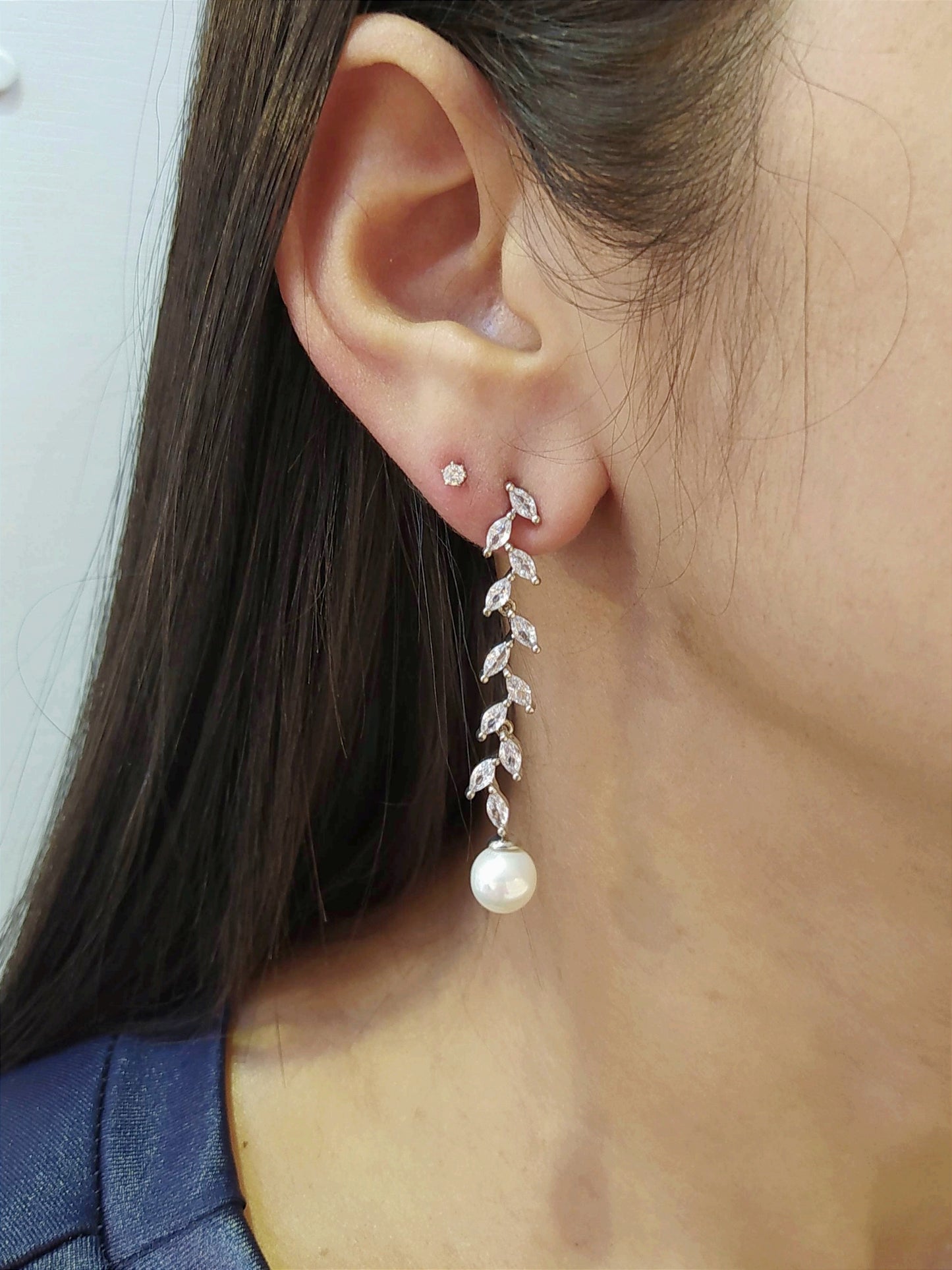 Brinco de pérola com folhas de zircônia 1D65647