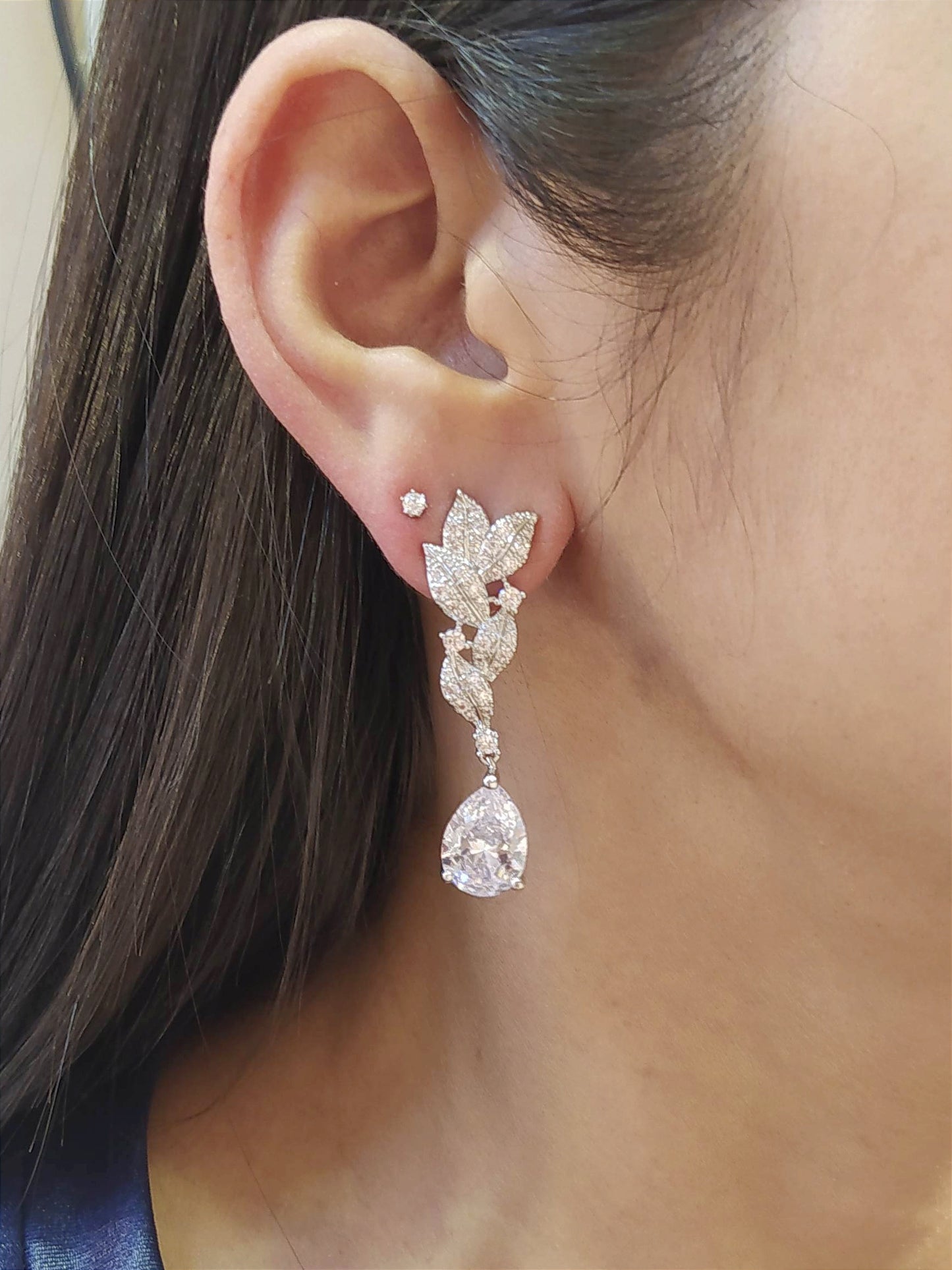Brinco folhas de zircônia 1D582F8