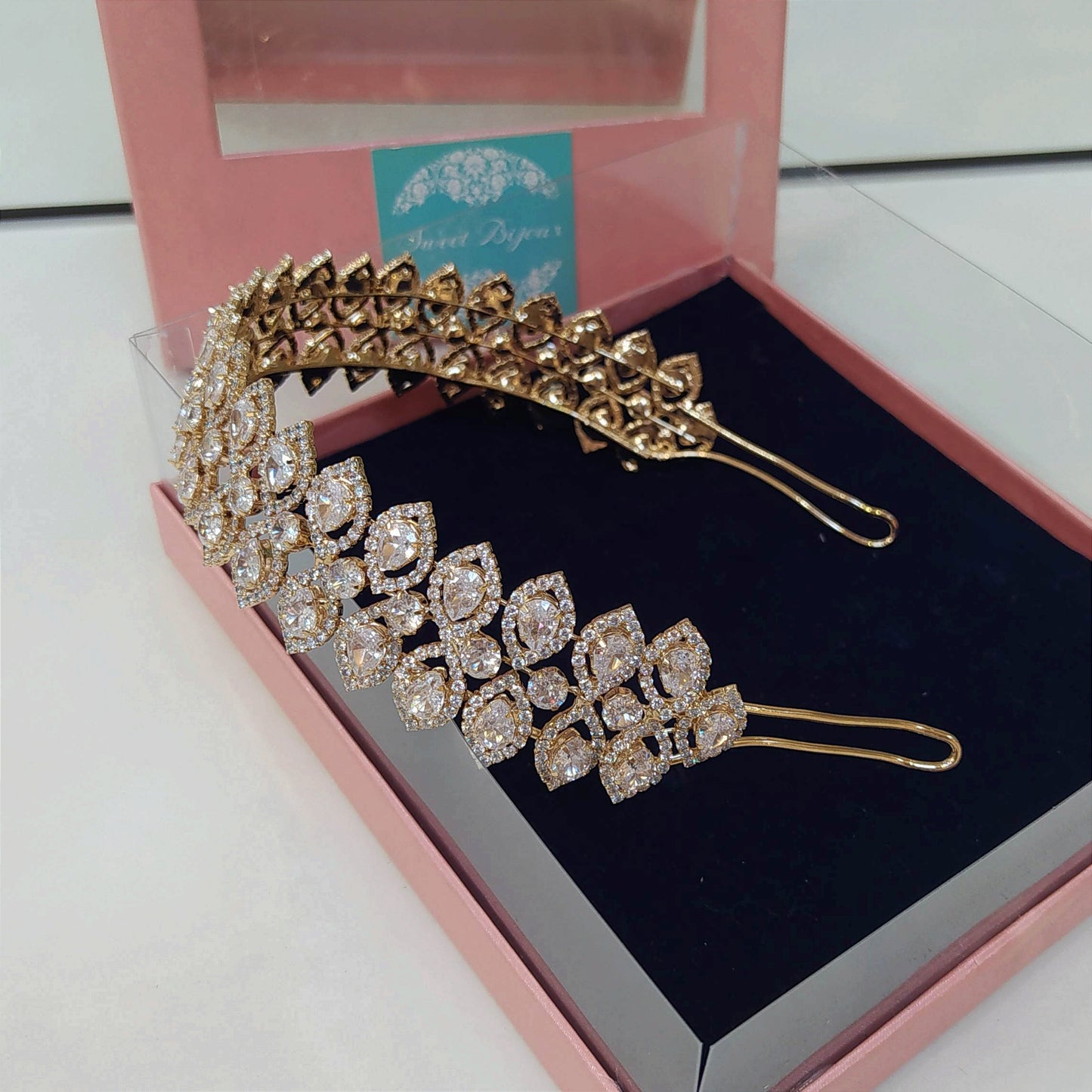 Tiara de zircônia dourada 1F1E1B1