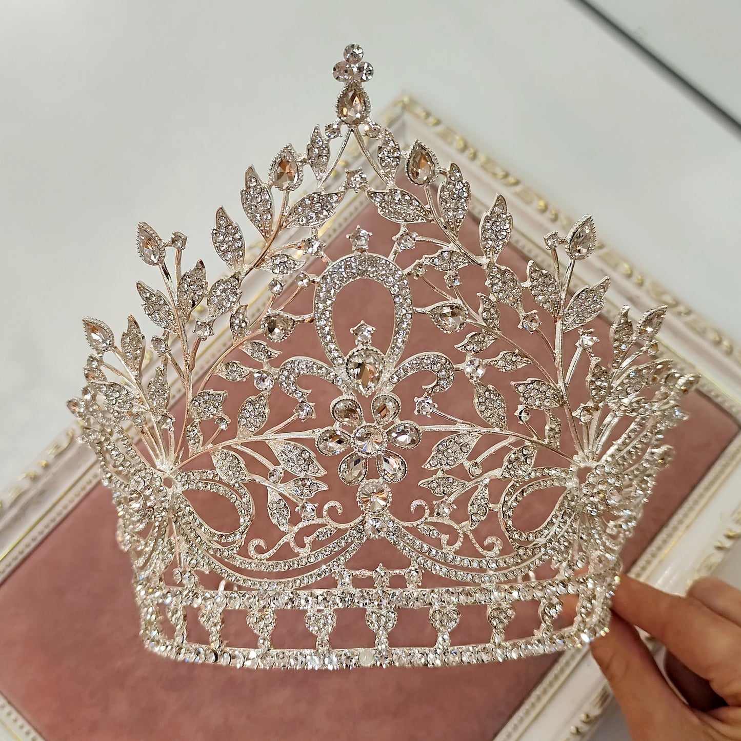 Coroa de miss 2023AA5