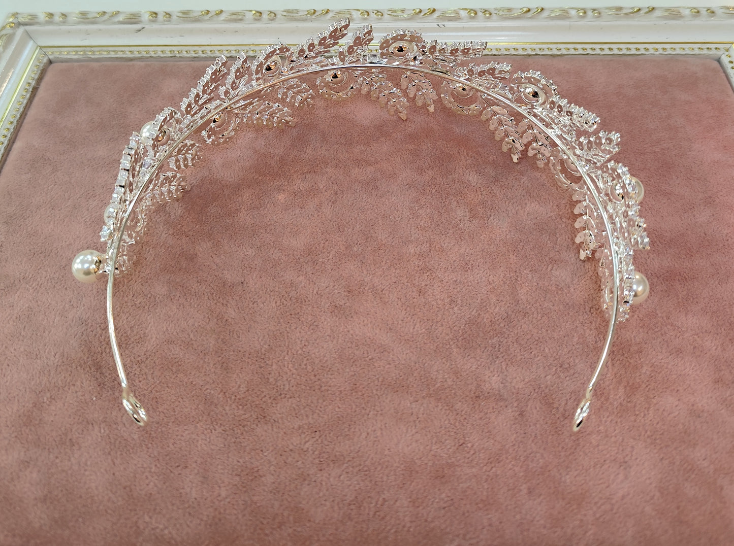 Tiara de pérola com zircônia 2051A07