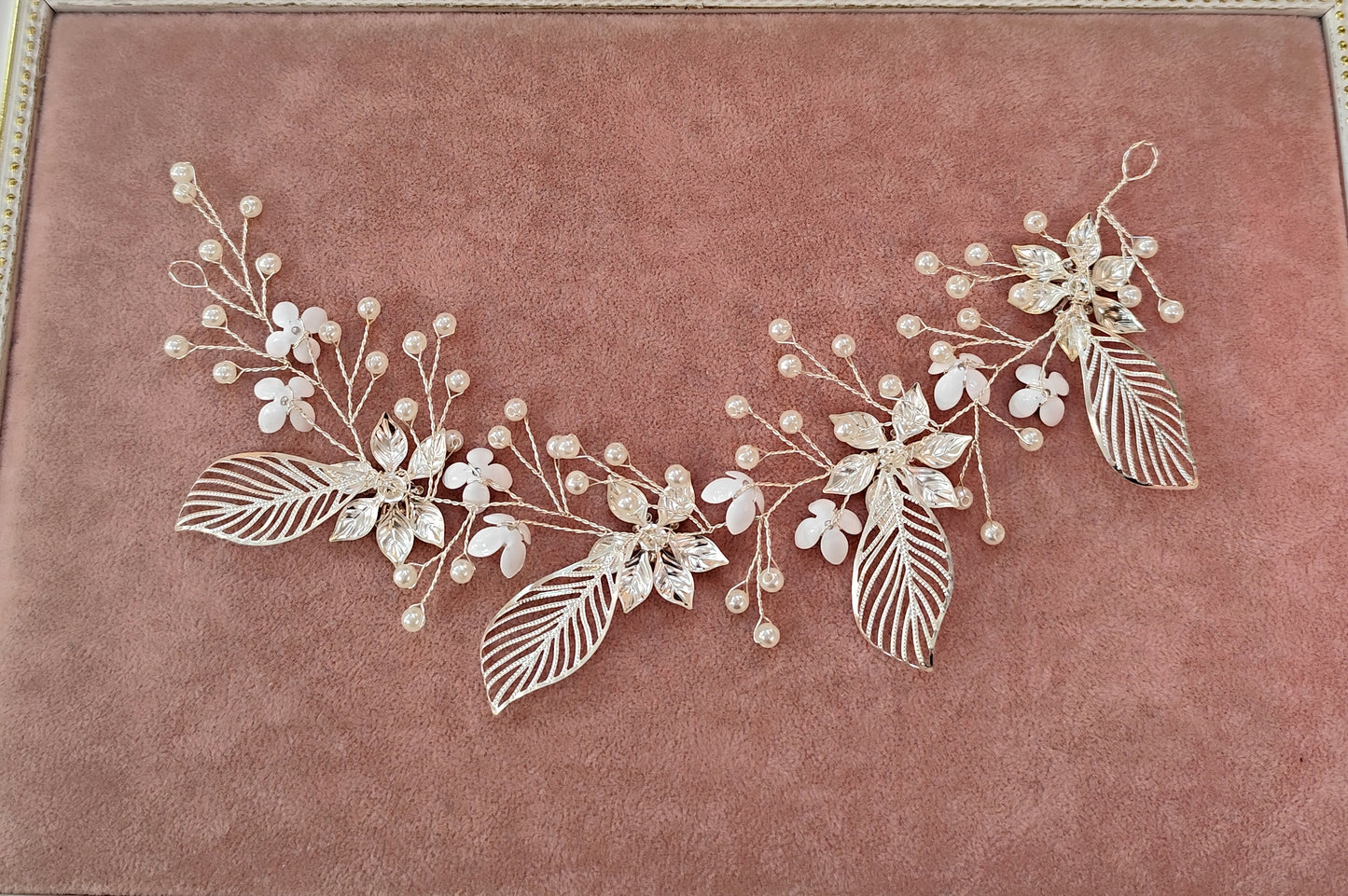 Fio de cristais e pérolas 2056EF9