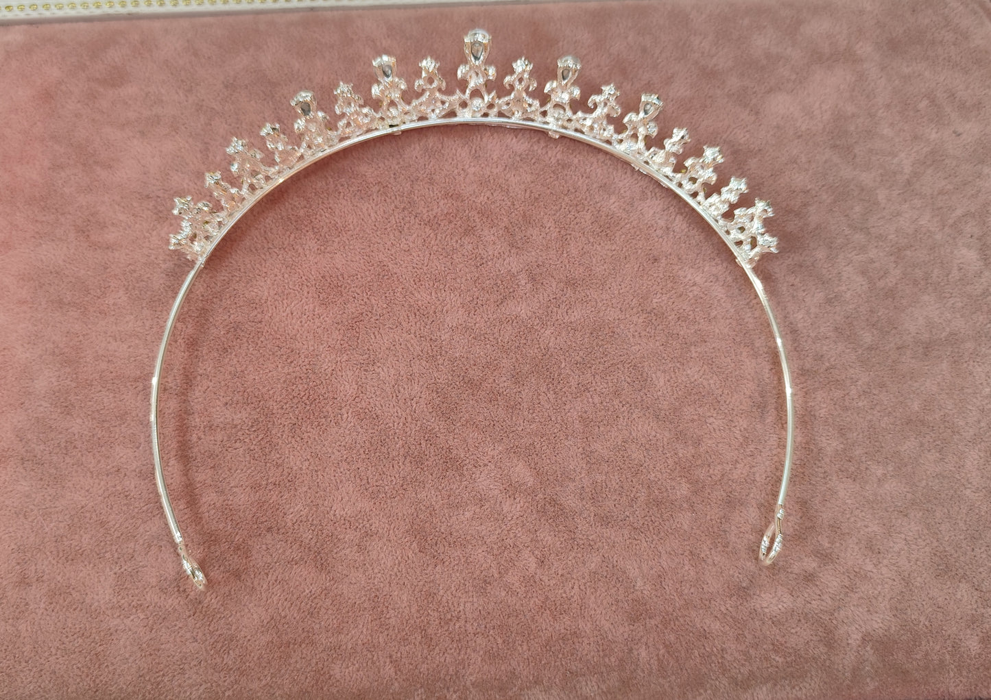 Coroa de cristais e pérola 2079FD8