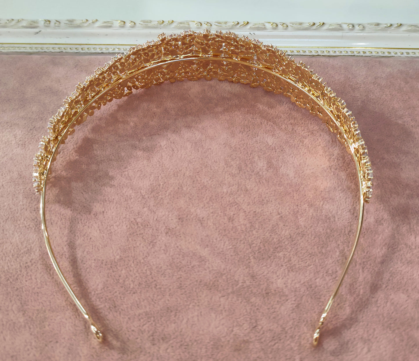 Tiara de zircônia dourada 20D5BB9