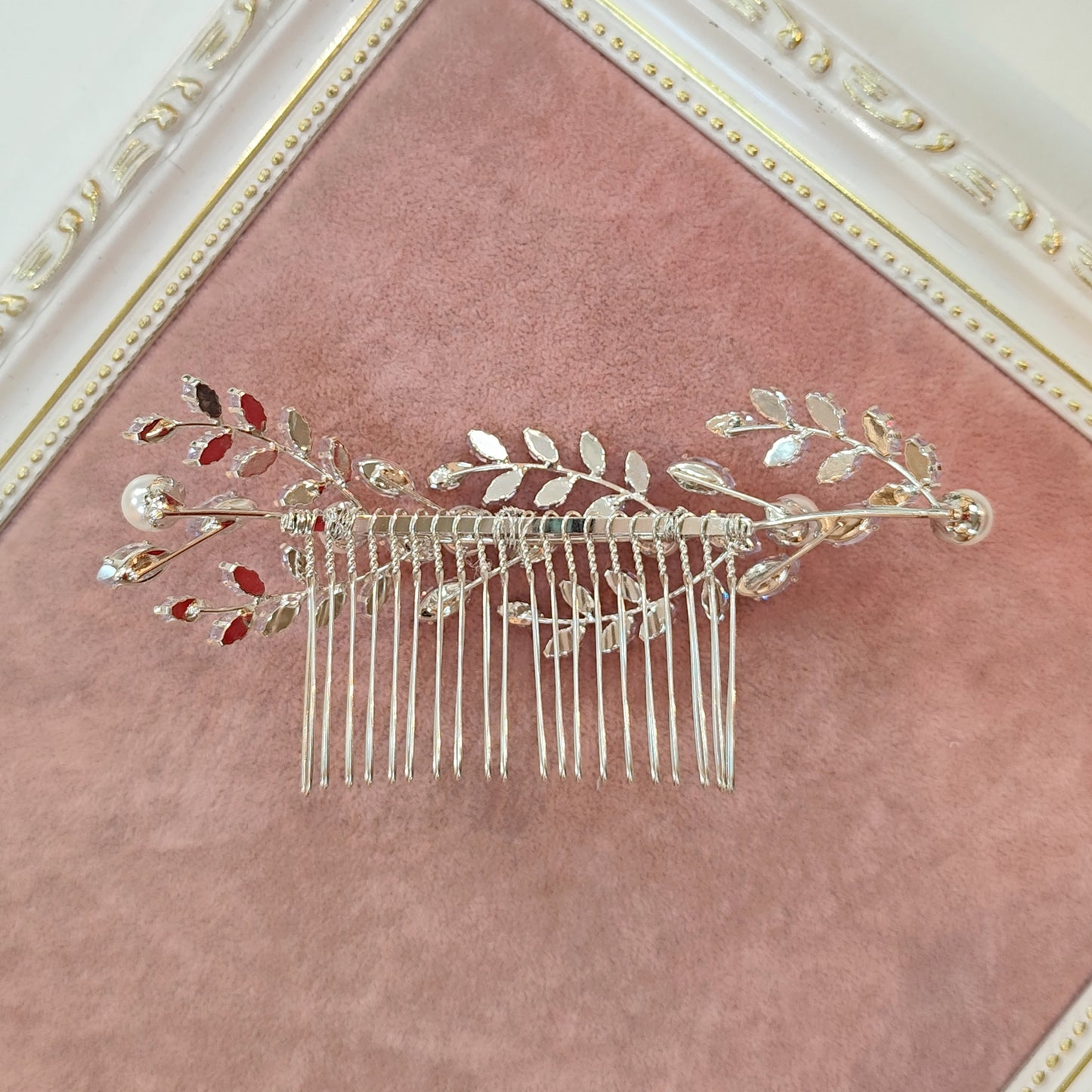 Arranjo de pérola com cristais 20DDA8E