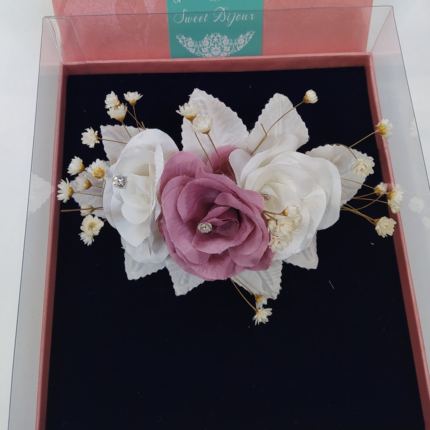 Arranjo de flor tafetá com cristais 13B5A6B