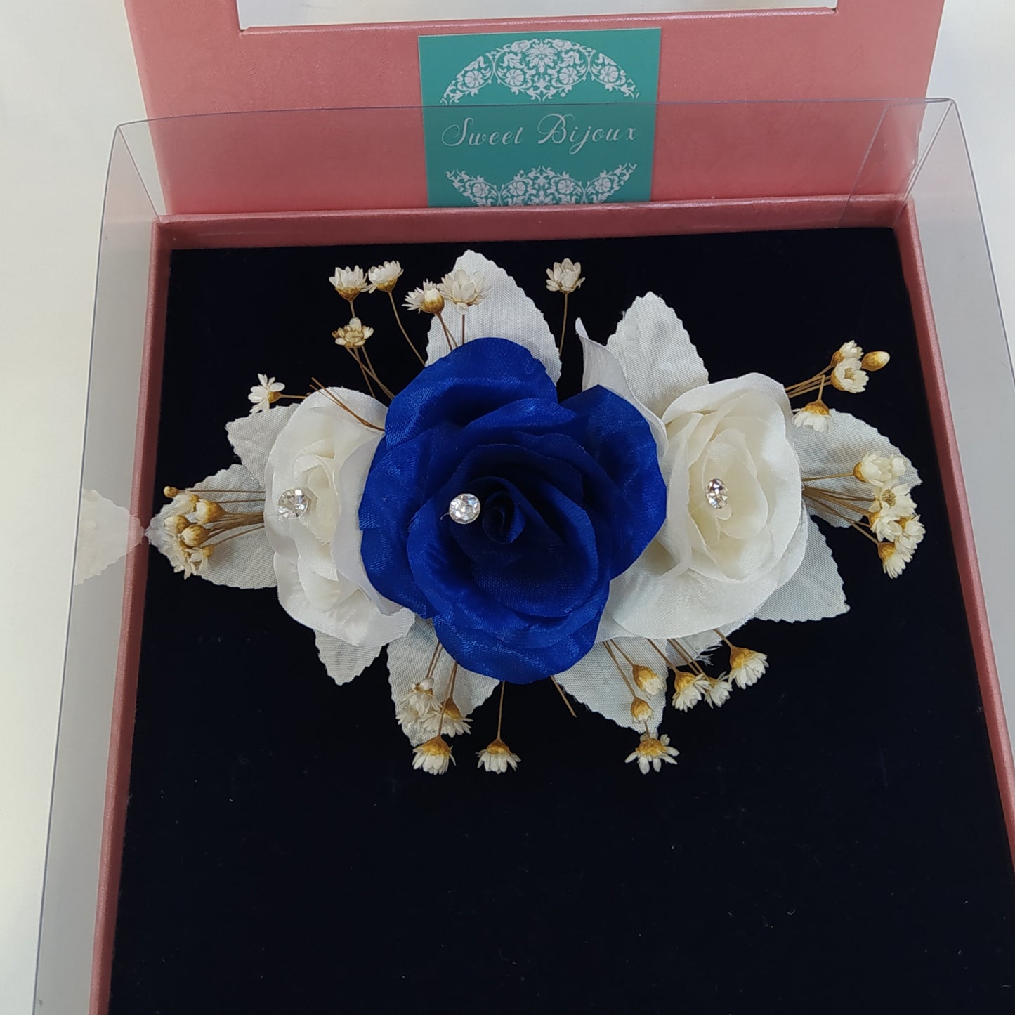 Arranjo de flor tafetá com cristais 13B5A6B