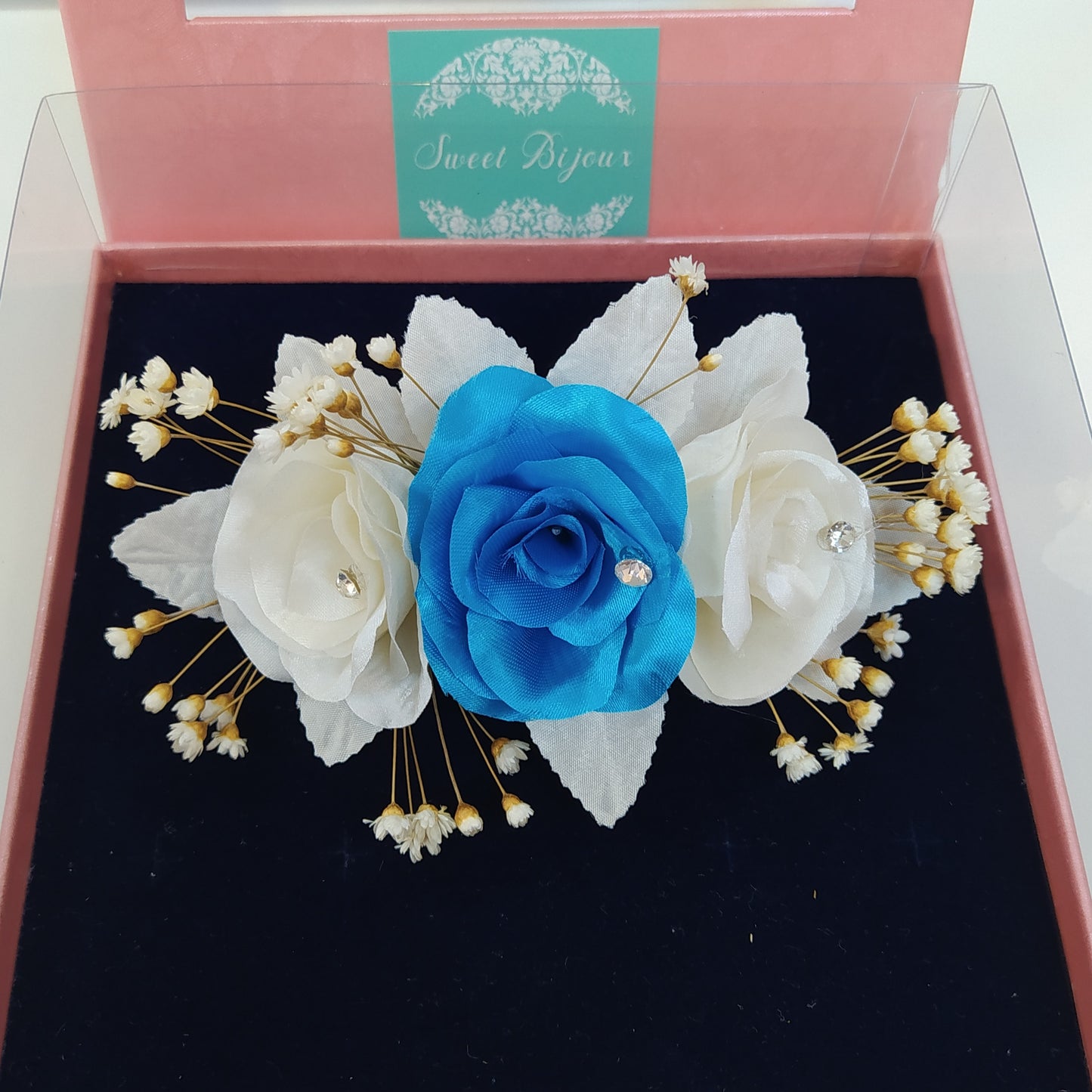 Arranjo de flor tafetá com cristais 13B5A6B