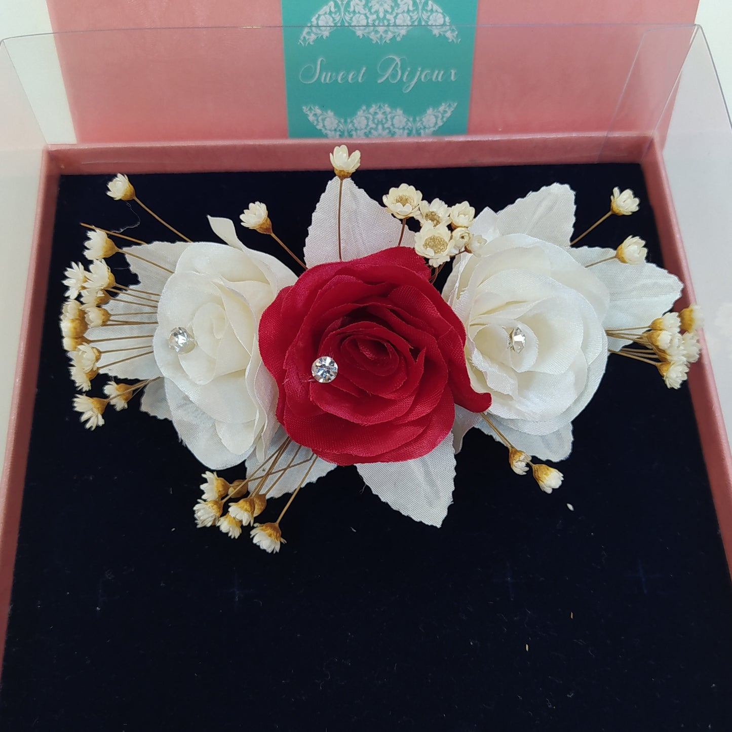 Arranjo de flor tafetá com cristais 13B5A6B