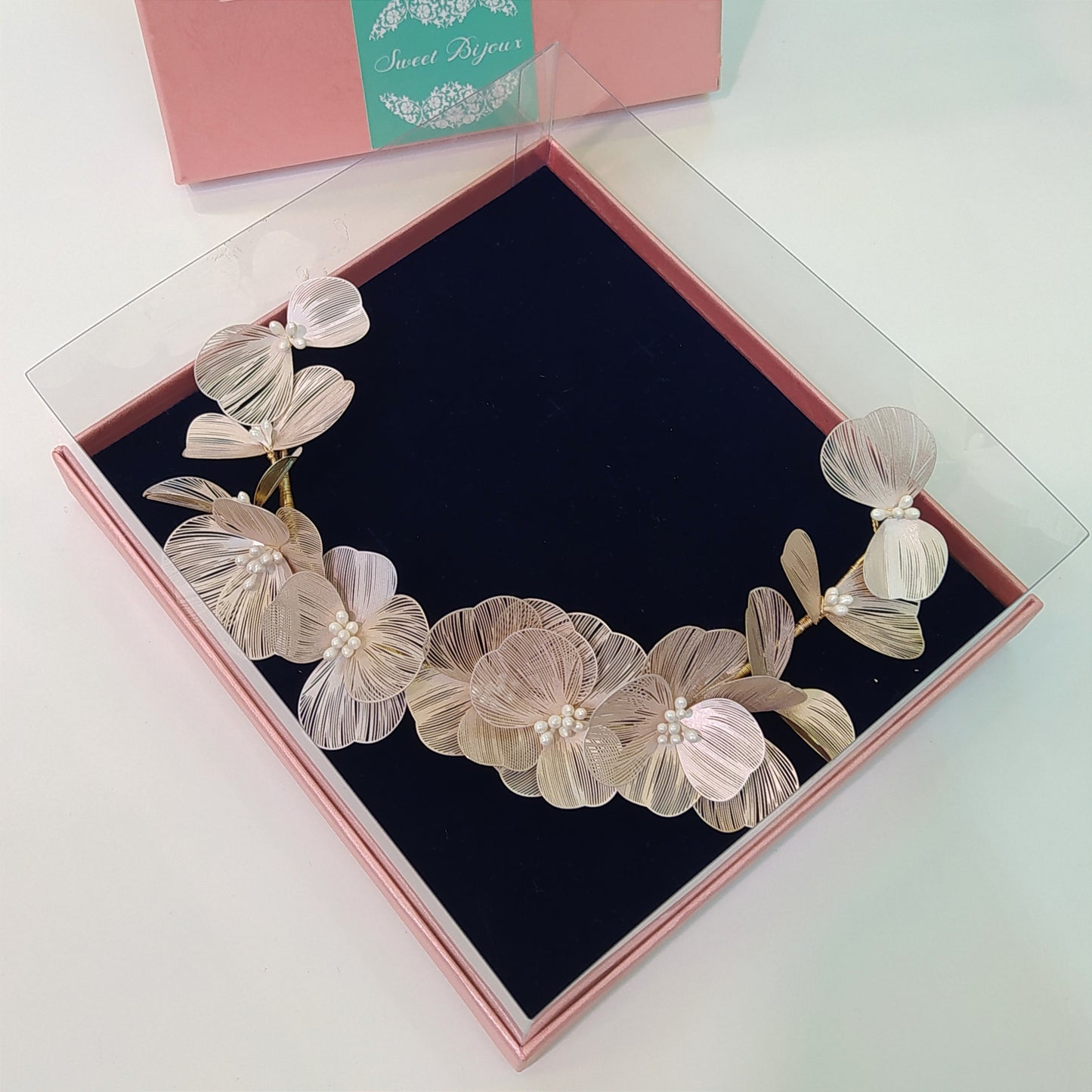 Tiara flor de fios metalizados 18E59E0