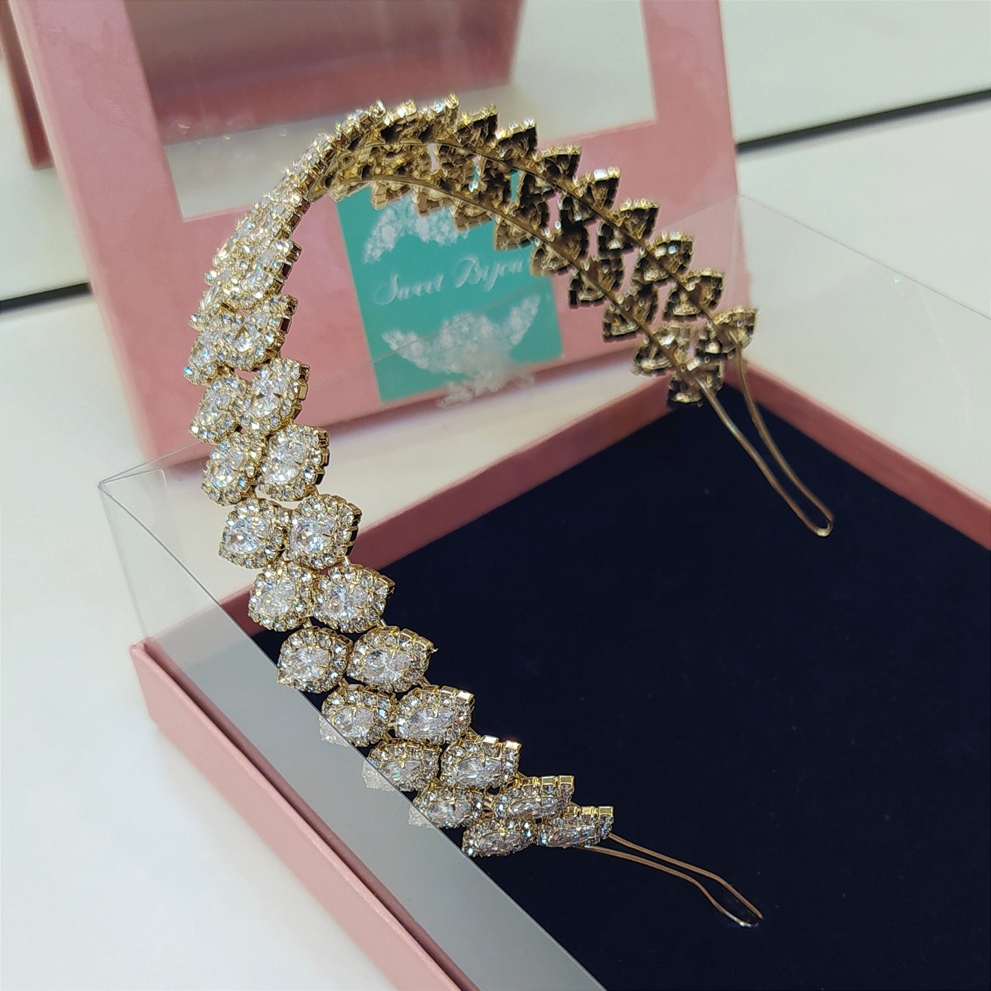 Tiara de zircônia dourada 1A43103