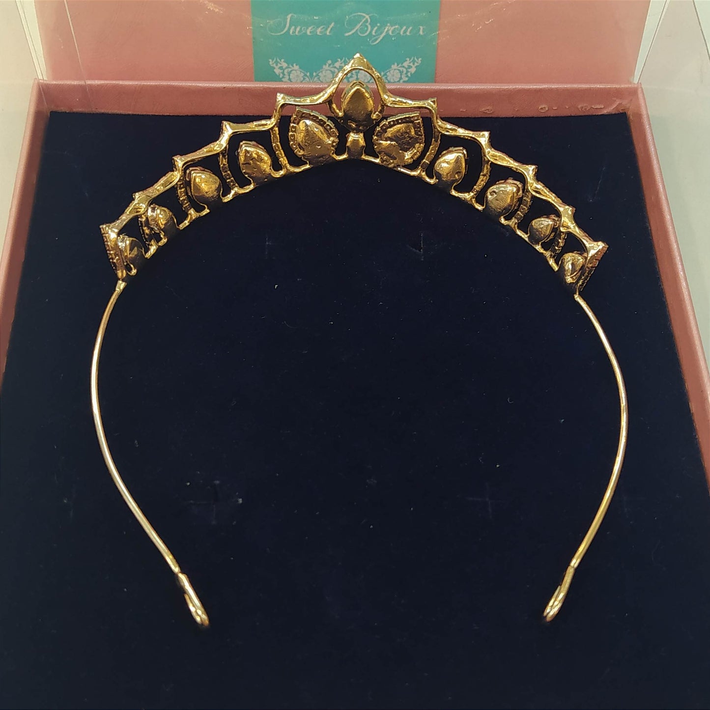 Coroa de daminha com zircônia dourado 1E65F5F