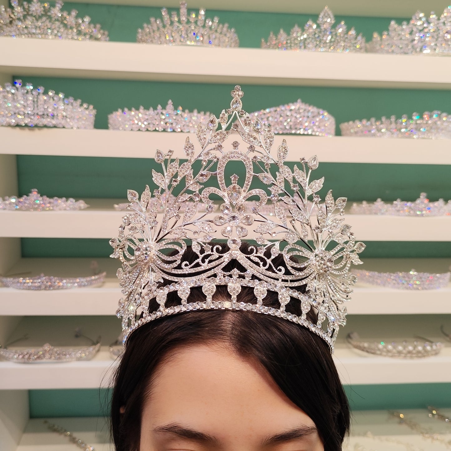 Coroa de miss 2023AA5