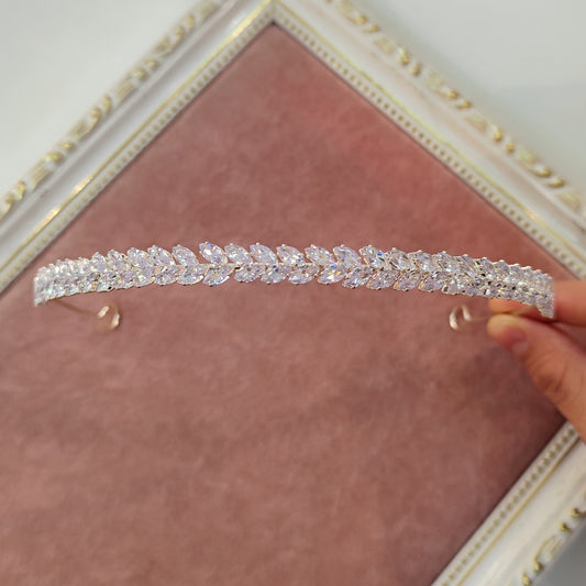 Tiara de zircônia 20327BB