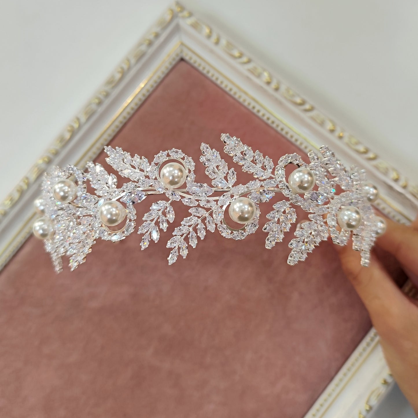 Tiara de pérola com zircônia 2051A07