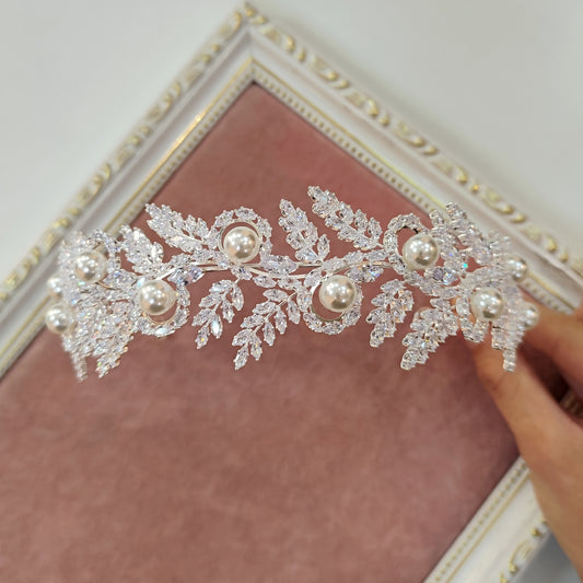 Tiara de pérola com zircônia 2051A07