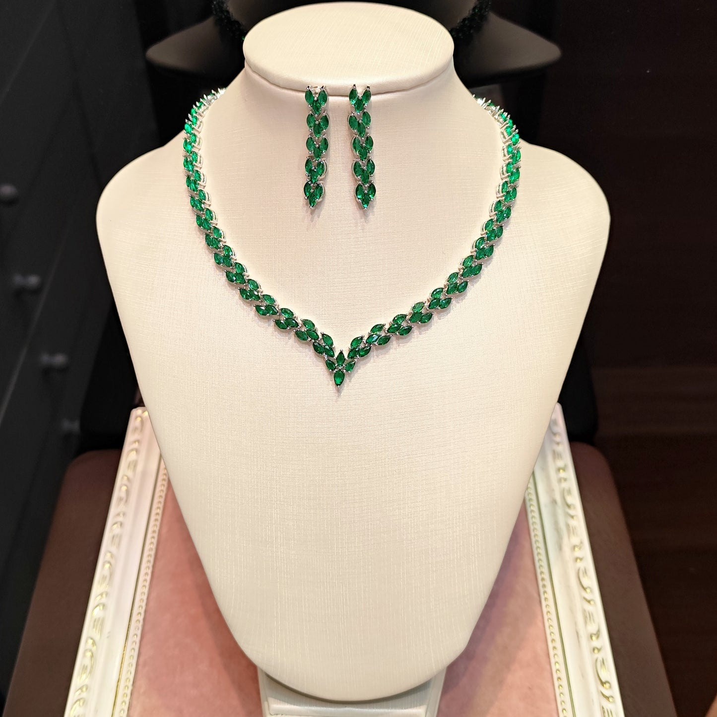 Conjunto colar e brinco de zircônia verde 2075B0F