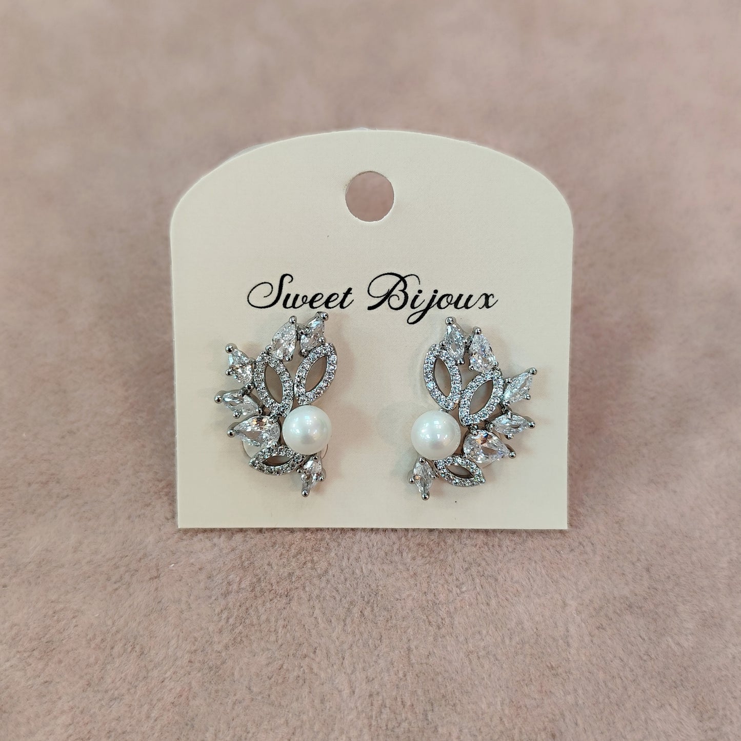 Brinco de pérola com zircônia 20AE3E6