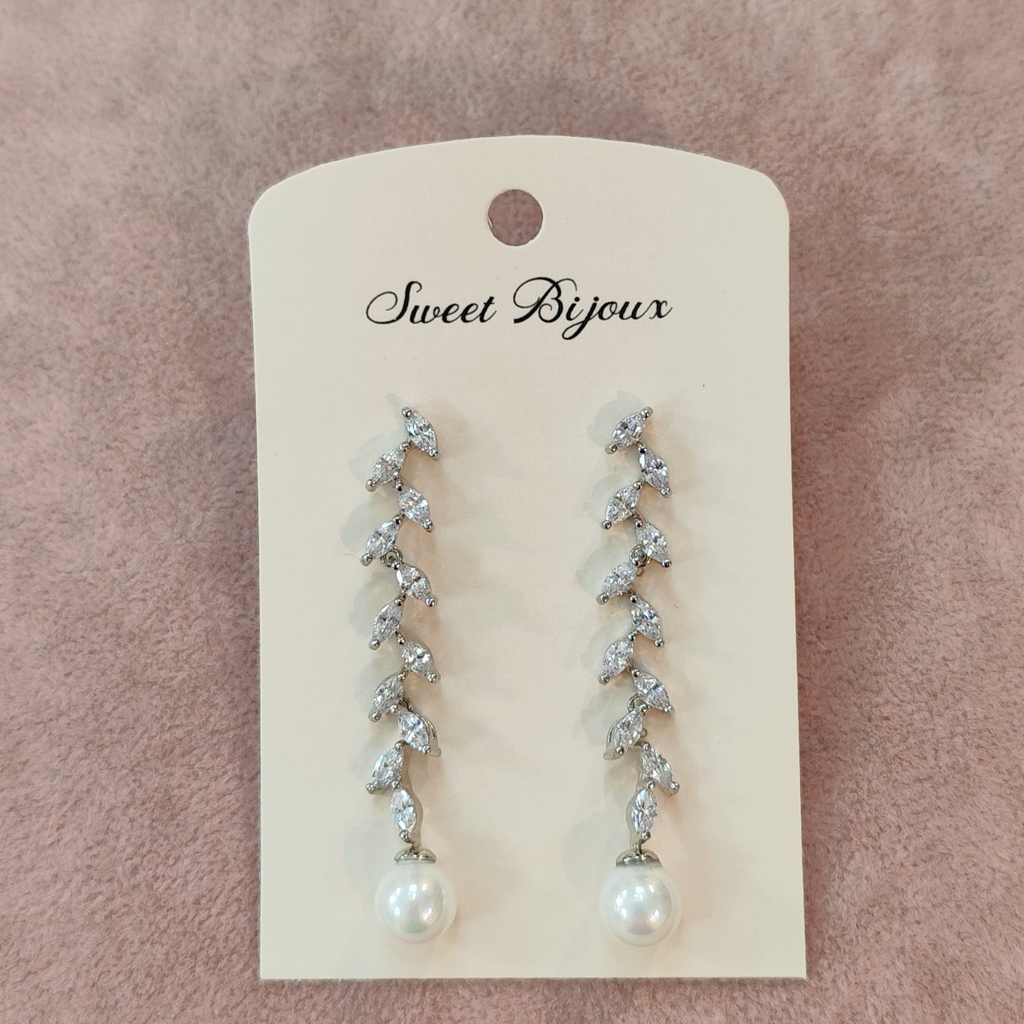 Brinco de pérola com folhas de zircônia 1D65647