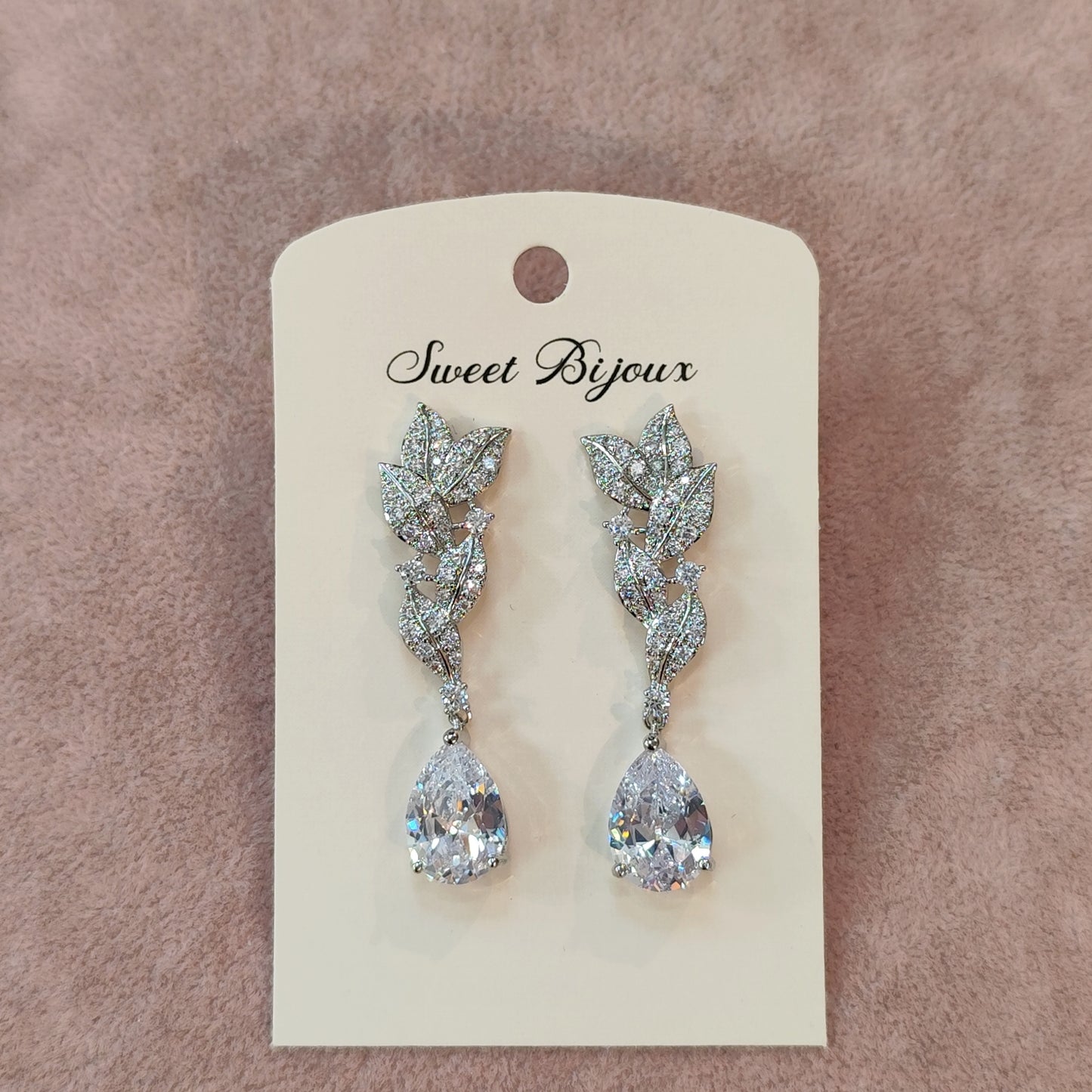 Brinco folhas de zircônia 1D582F8