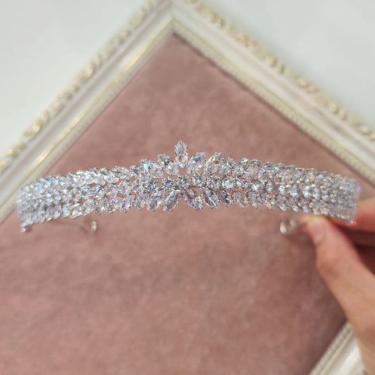 Coroa de navetes de zircônia 1AEE841