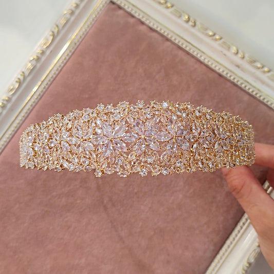 Tiara de zircônia dourada 20D5BB9