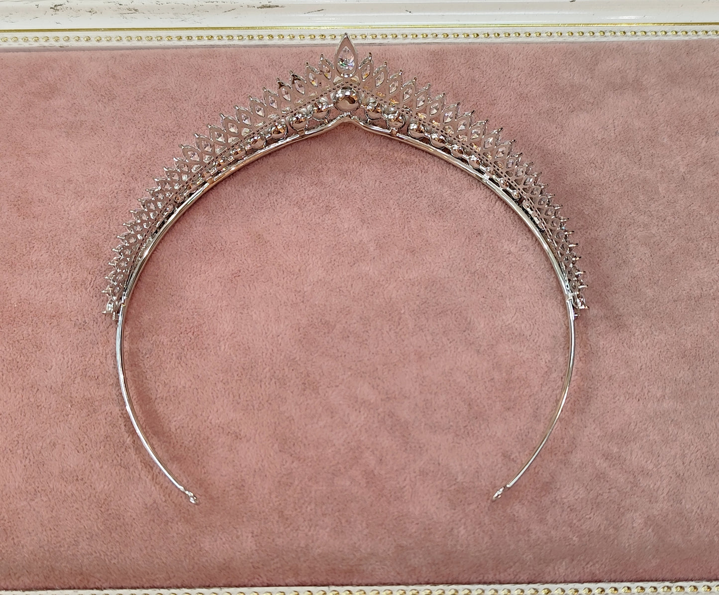 Coroa de noiva de zircônia com pérolas 17C8895R