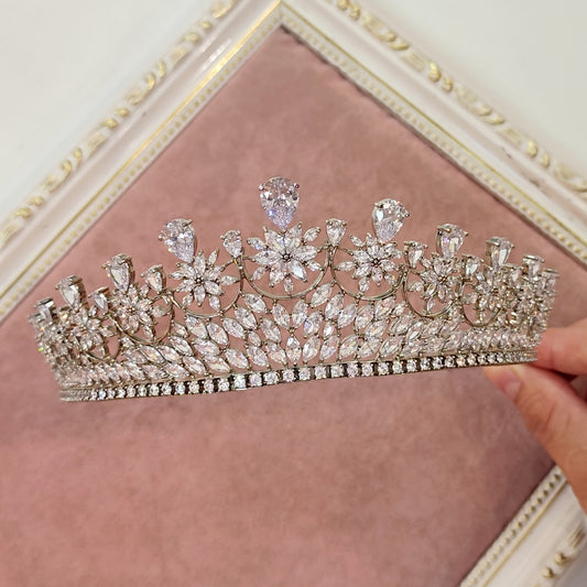 Coroa de noiva de zircônia  17C7A45