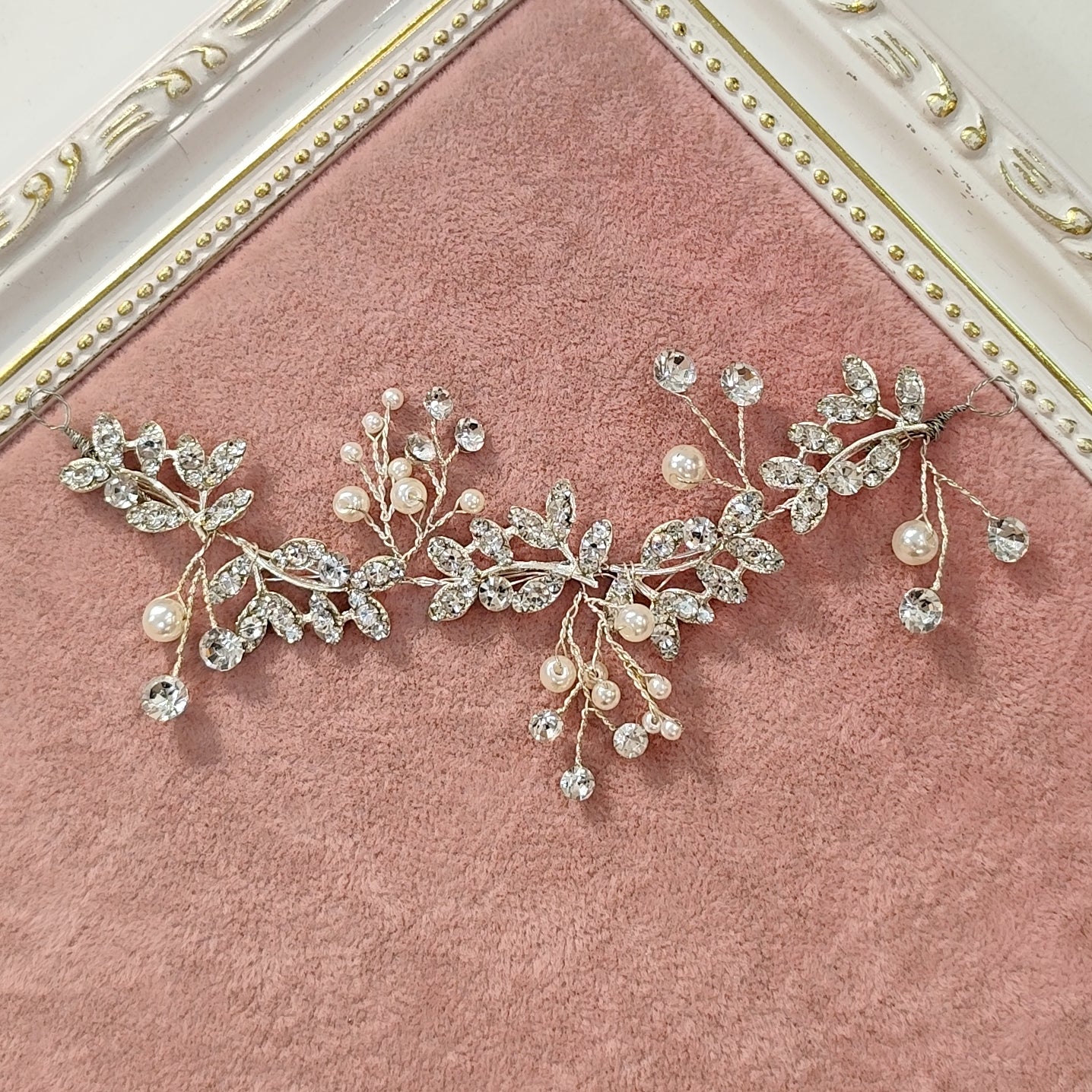 Fio de cristais e pérolas 149D939