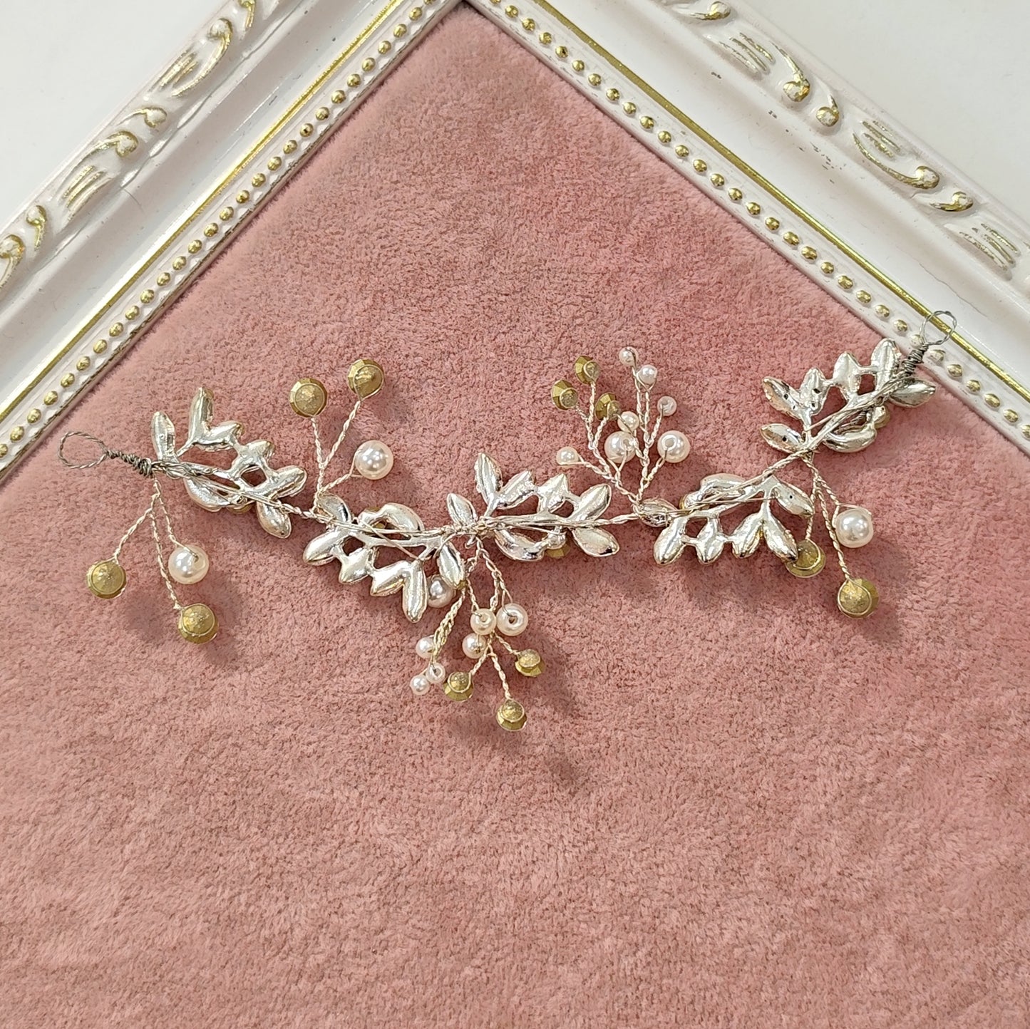 Fio de cristais e pérolas 149D939