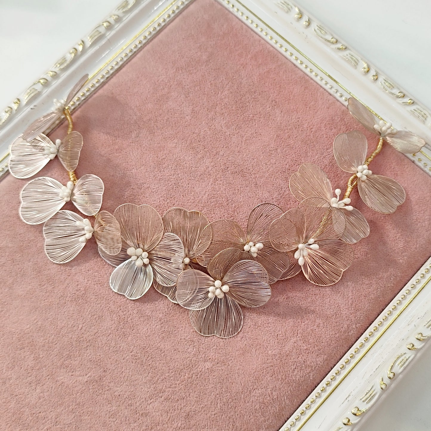 Arranjo rosê de folhas metalizadas 18E59E0